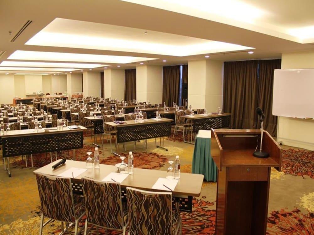 Hotel Royal Куала Лумпур Екстериор снимка