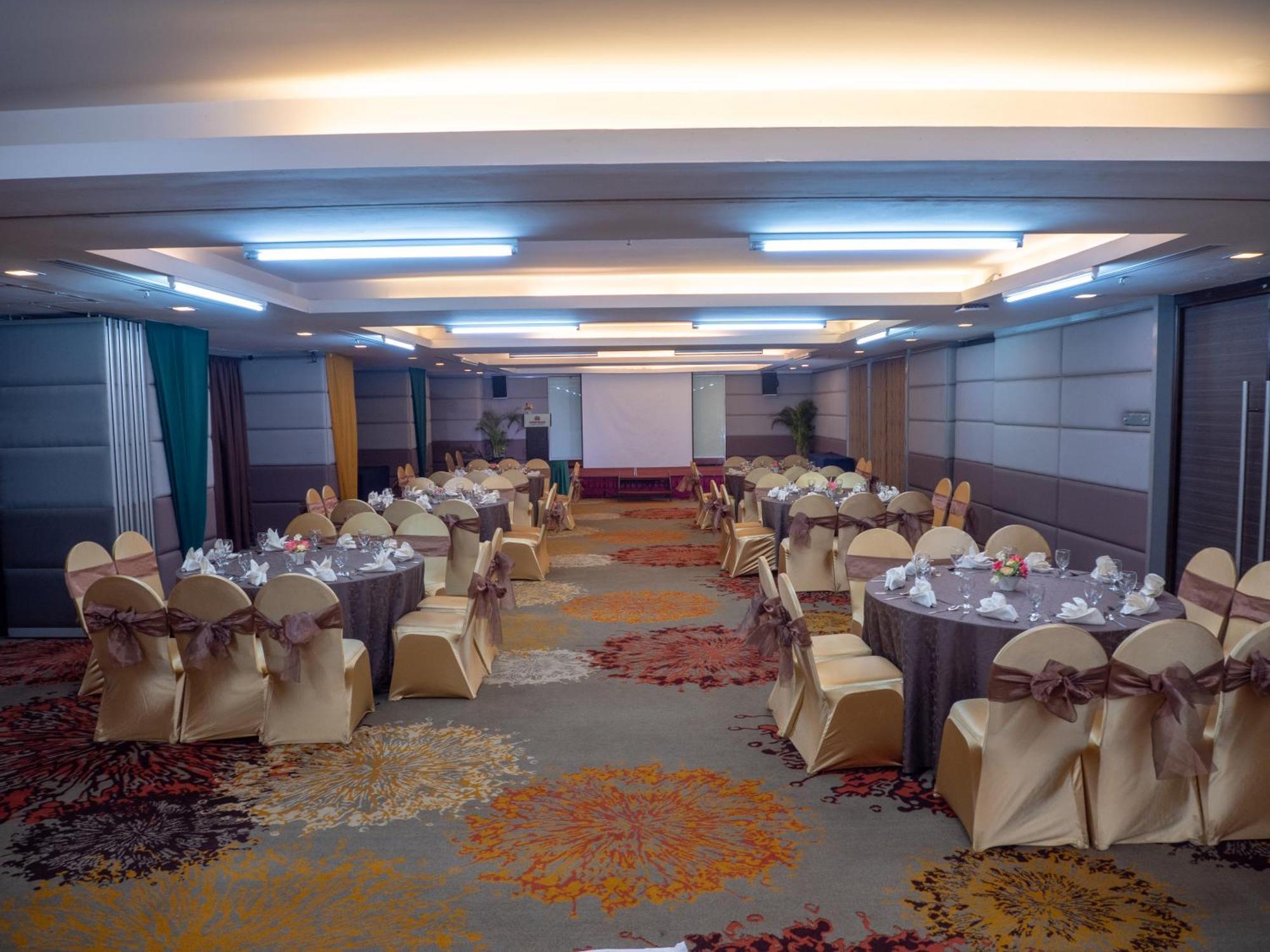 Hotel Royal Куала Лумпур Екстериор снимка