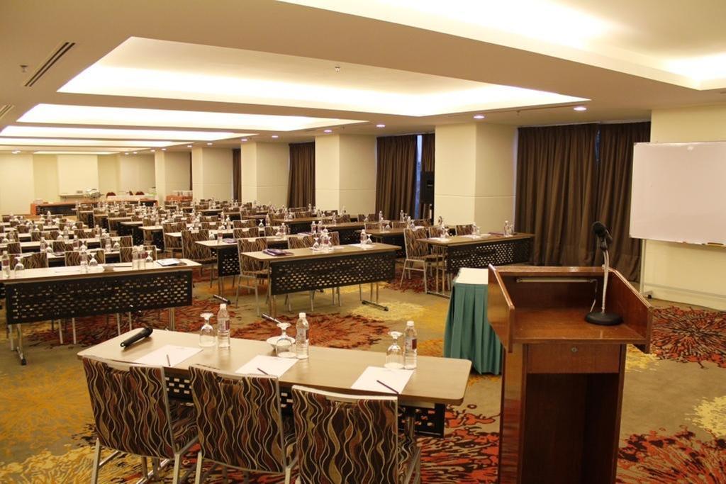 Hotel Royal Куала Лумпур Екстериор снимка